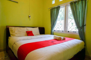 Отель RedDoorz near Institut Pertanian Yogyakarta  Джокьякарта
